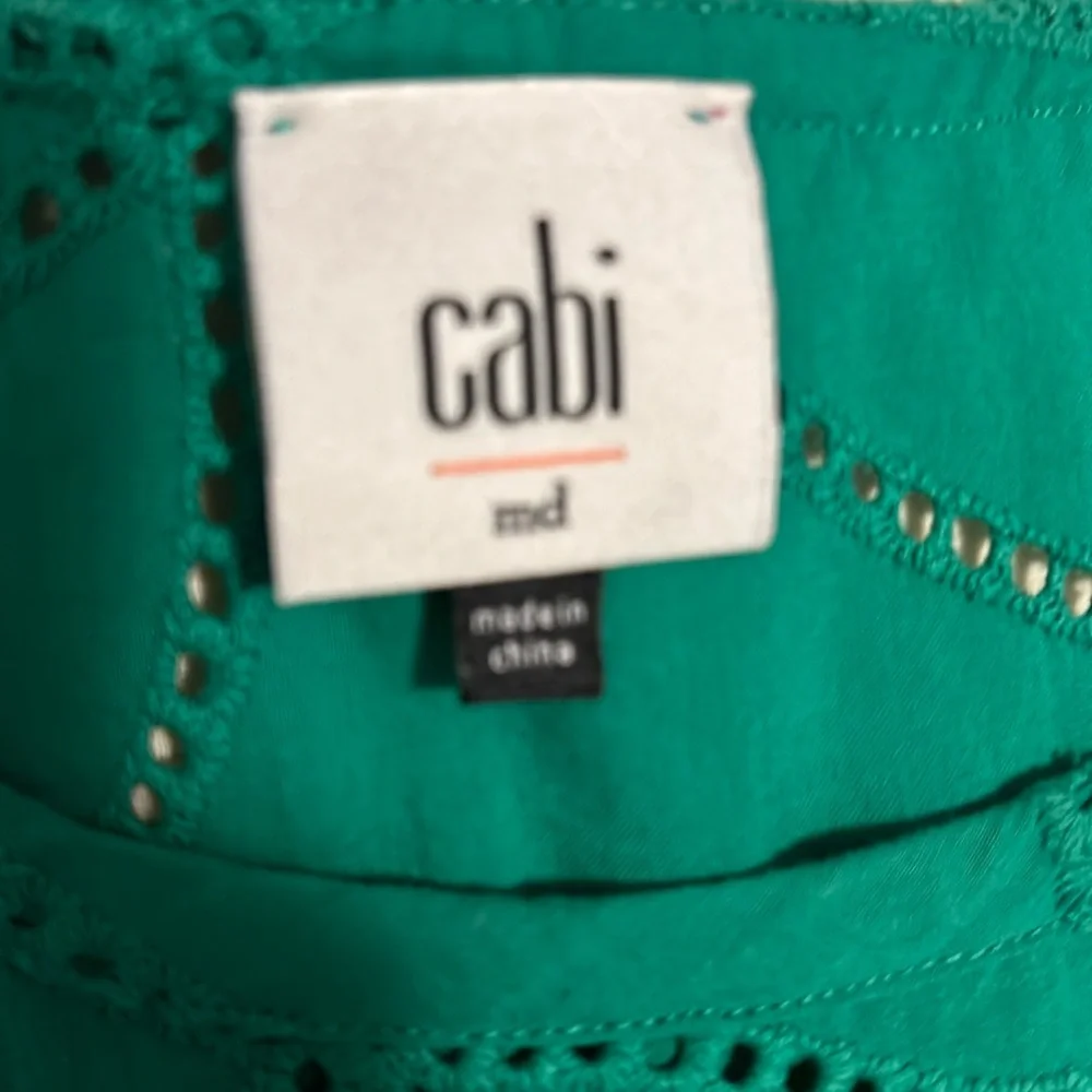 Cabi swing green top style #5036 size medium women’s top 100% cotton eyelet lace - Picture 2 of 8